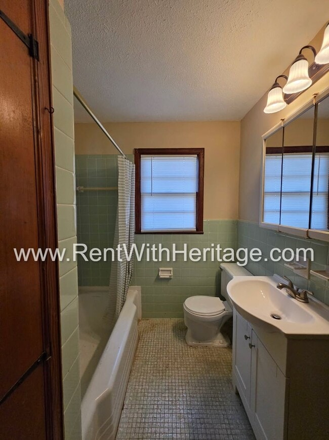 Building Photo - AWESOME RANCH HOME/ TOTAL ELECTRIC /2 LIVINGROOMS / ALMOST HALF ACRE / GREAT LOCATION/ POPULAR BR...