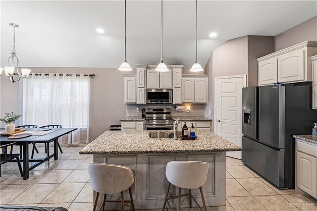 Building Photo - 19 Grand Canyon St