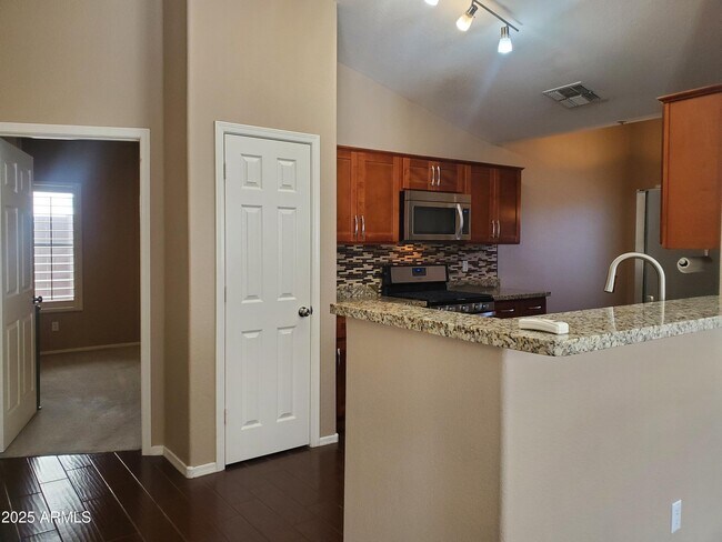 Building Photo - 12059 N 110th St