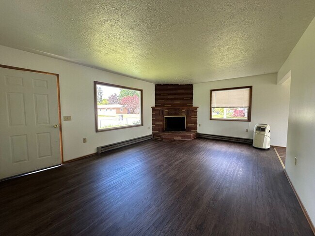 Building Photo - 806