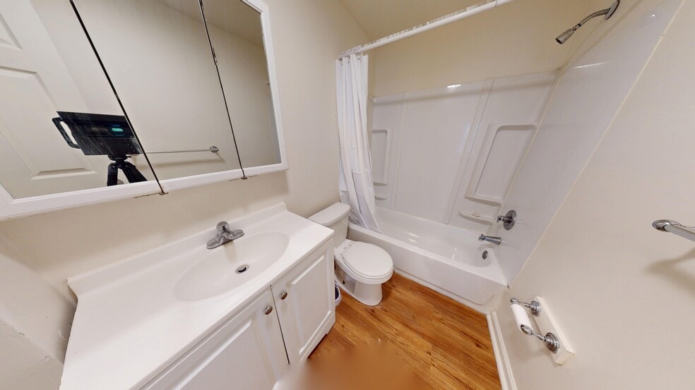 Building Photo - 5406 Columbo St