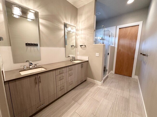 Building Photo - Rarely available in the most preferred River District! Available July 2026