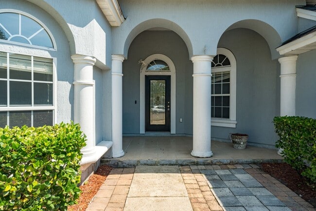 Building Photo - Gated Community!