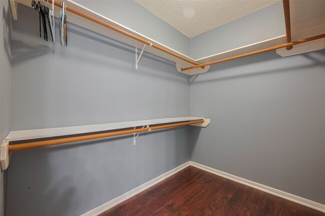 Building Photo - 9911 Villa Verde Dr
