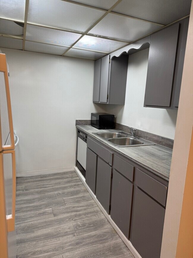 Building Photo - 138 E Bailey Rd