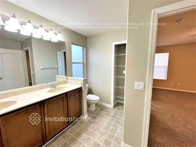 Building Photo - 9464 Leatherwood Ave