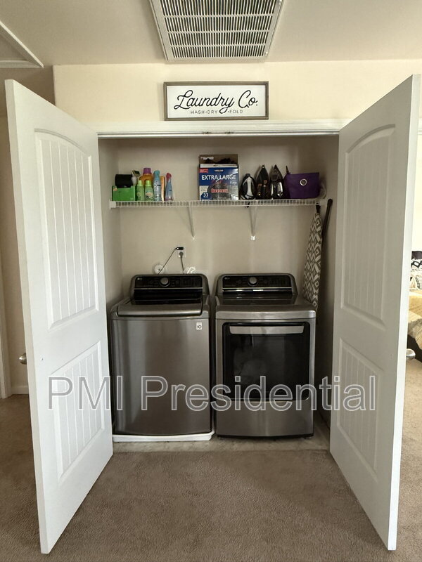 Building Photo - 7044 Hepworth Dr