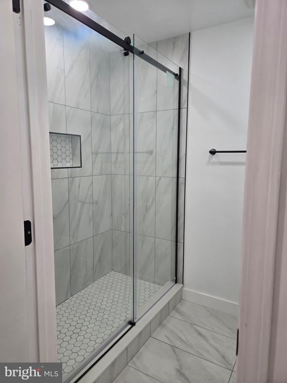 Building Photo - 901 Redbud Ln NE