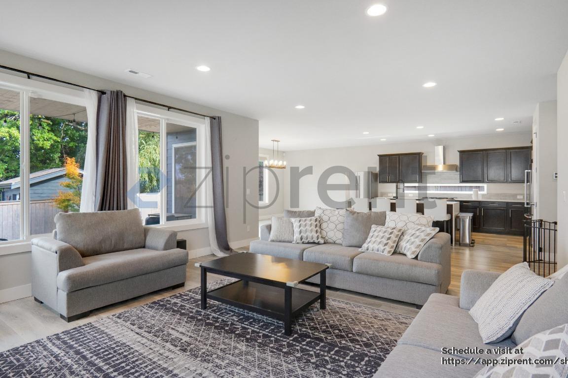 Building Photo - 3422 S 164th St