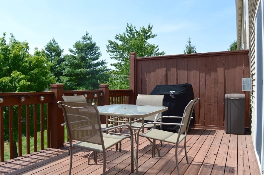 Building Photo - 5432 N Hickory St