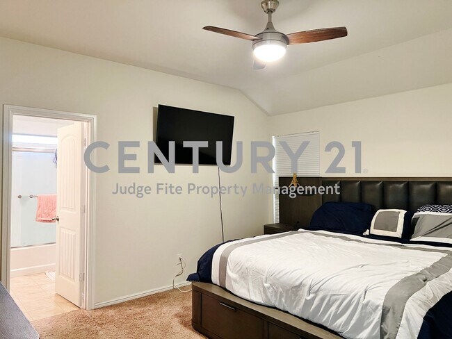 Building Photo - Well Maintained 3/2/2 in Crowley For Rent!