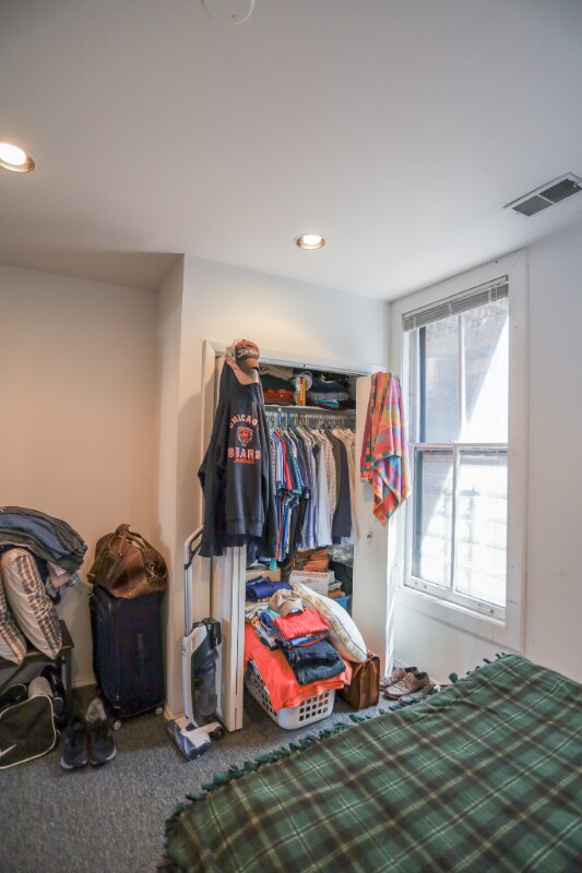 Building Photo - 1811 N Wells St