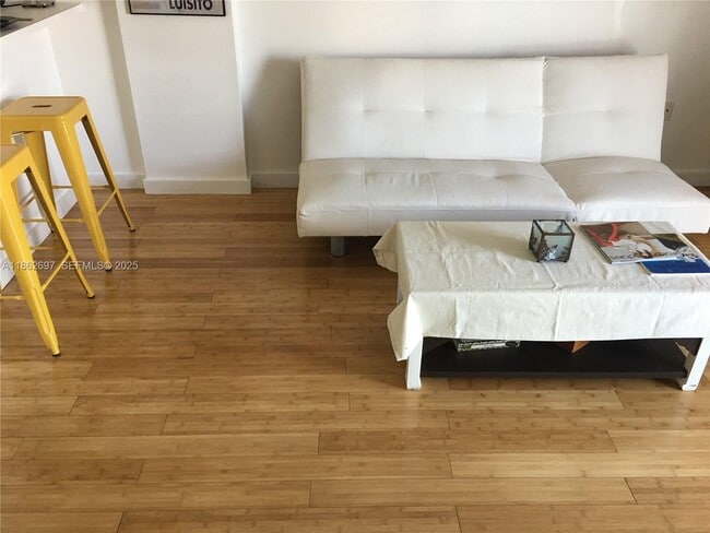 Building Photo - 1035 West Ave