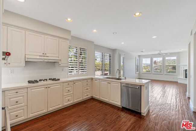 Building Photo - 674 Via de Tierra