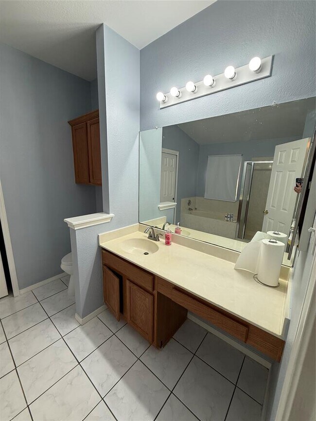 Building Photo - 2562 Vernell Way