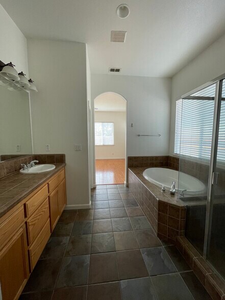 Building Photo - 7300 Elvora Way