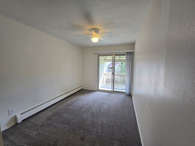 Building Photo - Beautifully Renovated Condo With Huge Balcony!