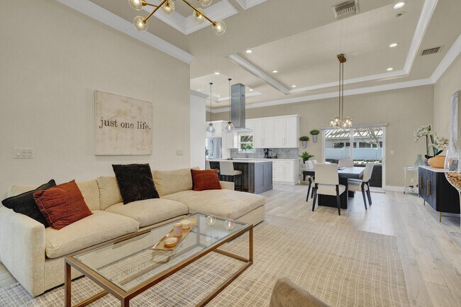 Building Photo - 875 SE 13th Ave