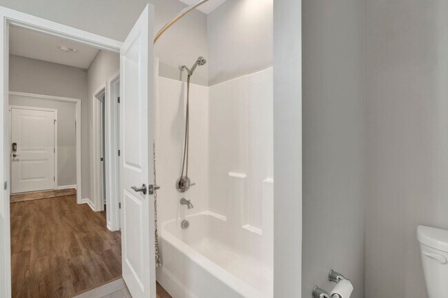 Building Photo - Savannah Quarters!