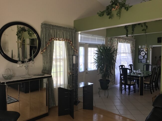 Building Photo - Exceptionally Clean 2-Bedroom Ranch with Double Car Garage