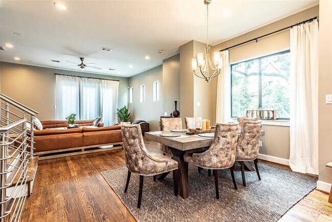 Building Photo - 2510 Chenevert St