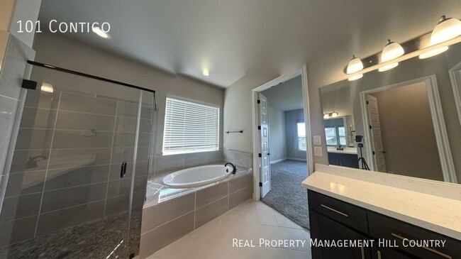Building Photo - 101 Contigo-