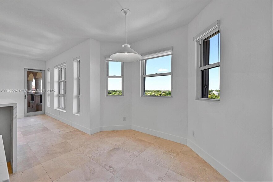 Building Photo - 13637 Deering Bay Dr