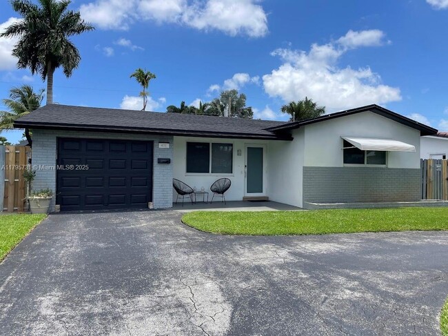 Building Photo - 401 S Highland Dr