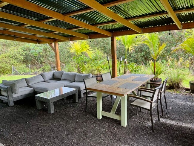 Building Photo - Charming 3BR / 2BA Home in Hawaiian Paradise Park