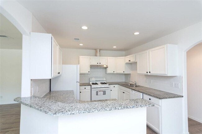 Building Photo - 407 Primrose St