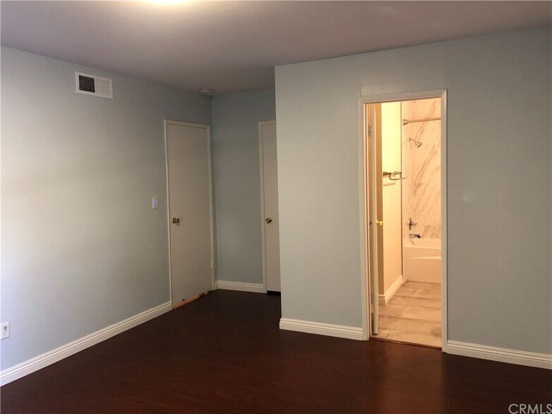 Master bedroom - 339 S Catalina Ave