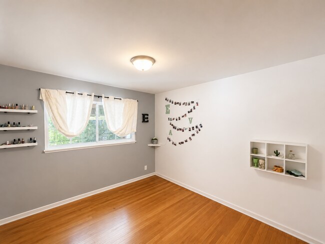 Building Photo - 1351 Oakwood Ct