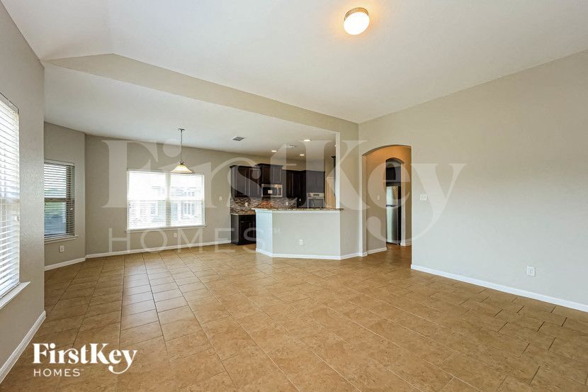 Building Photo - 3218 Storm Watch