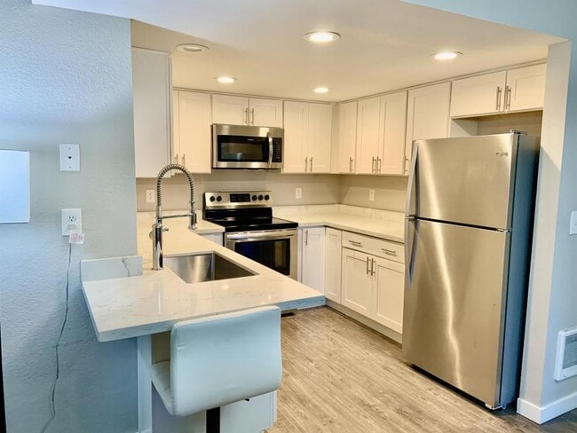 Building Photo - 1 bedroom in Bellevue WA 98004