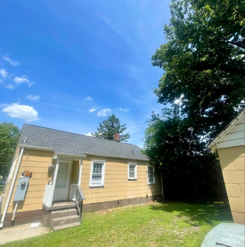 Building Photo - 1009 Duke St