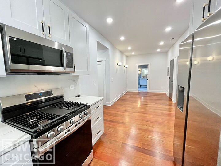 Building Photo - 4010 W Warwick Ave