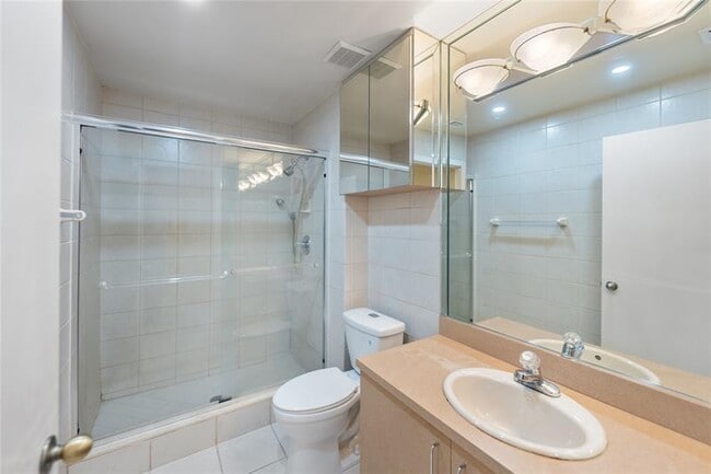 Building Photo - 4935 SW 32nd Ave