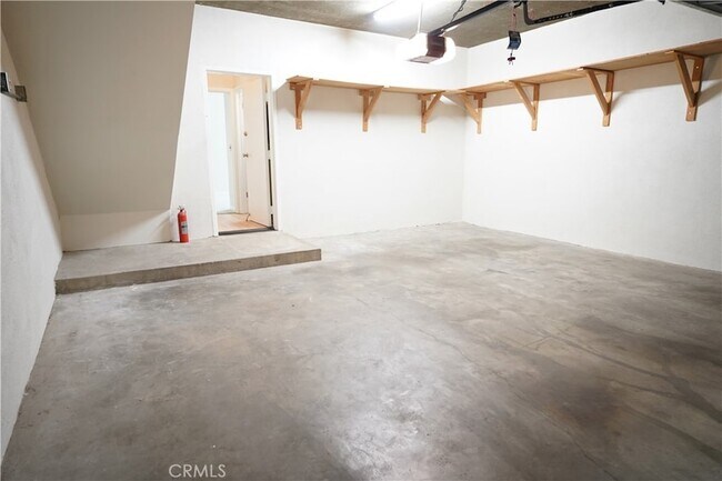 Building Photo - 14025 Riverside Dr