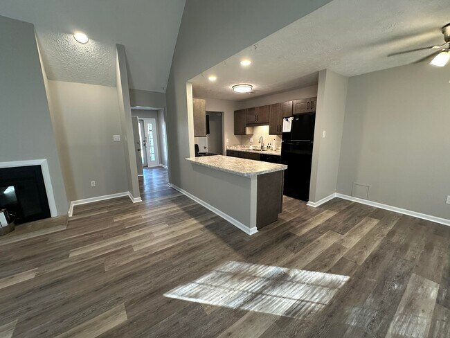 Building Photo - 3353 Kenesaw Dr
