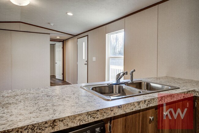 Building Photo - Chestnut St 119/Whispering Hills MHP