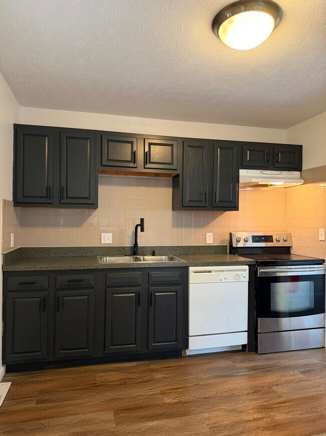 Building Photo - 6686 Deer Ct