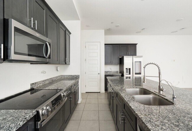 Building Photo - 221 E Balsam Dr