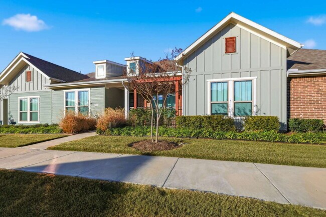 Building Photo - 1332 Square foot townhome in a beautiful community in Argyle, TX ready for lease.