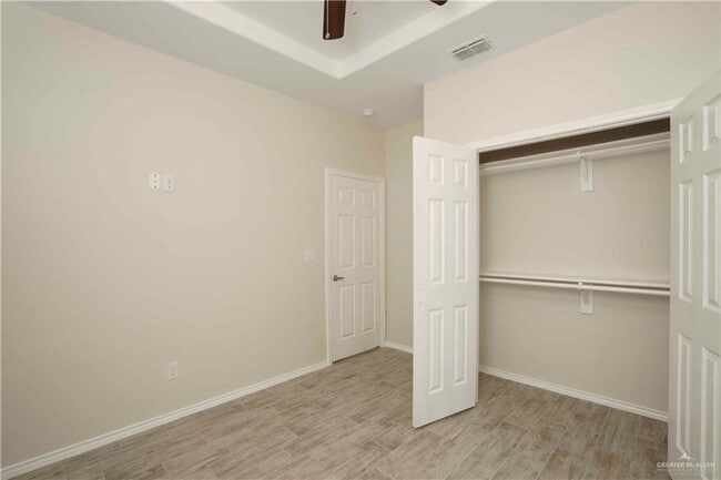 Building Photo - 31 Hiawatha Dr