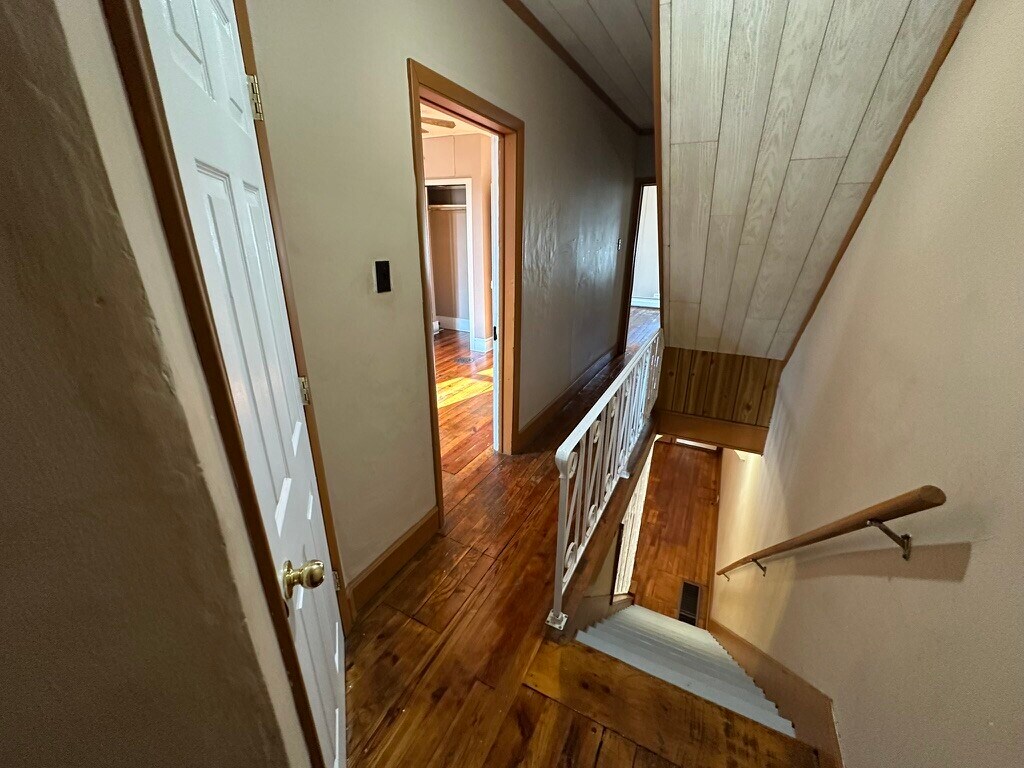 Building Photo - 139 Coral St