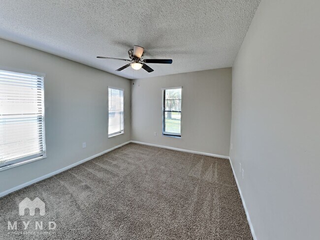 Building Photo - 11136 Mercedes St