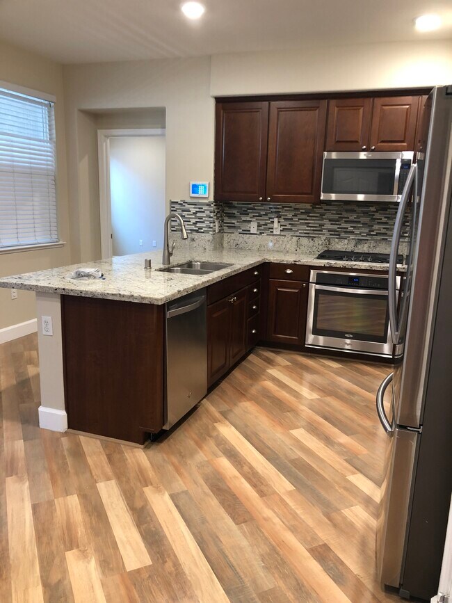 Building Photo - 1120 Karby Ter