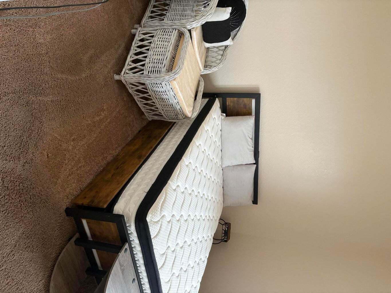 Building Photo - 833 Millbrae Ct