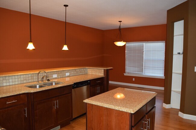 Building Photo - Gorgeous Home Located in Osage Hills Subdivision