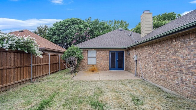 Building Photo - 6908 Bentley Ave